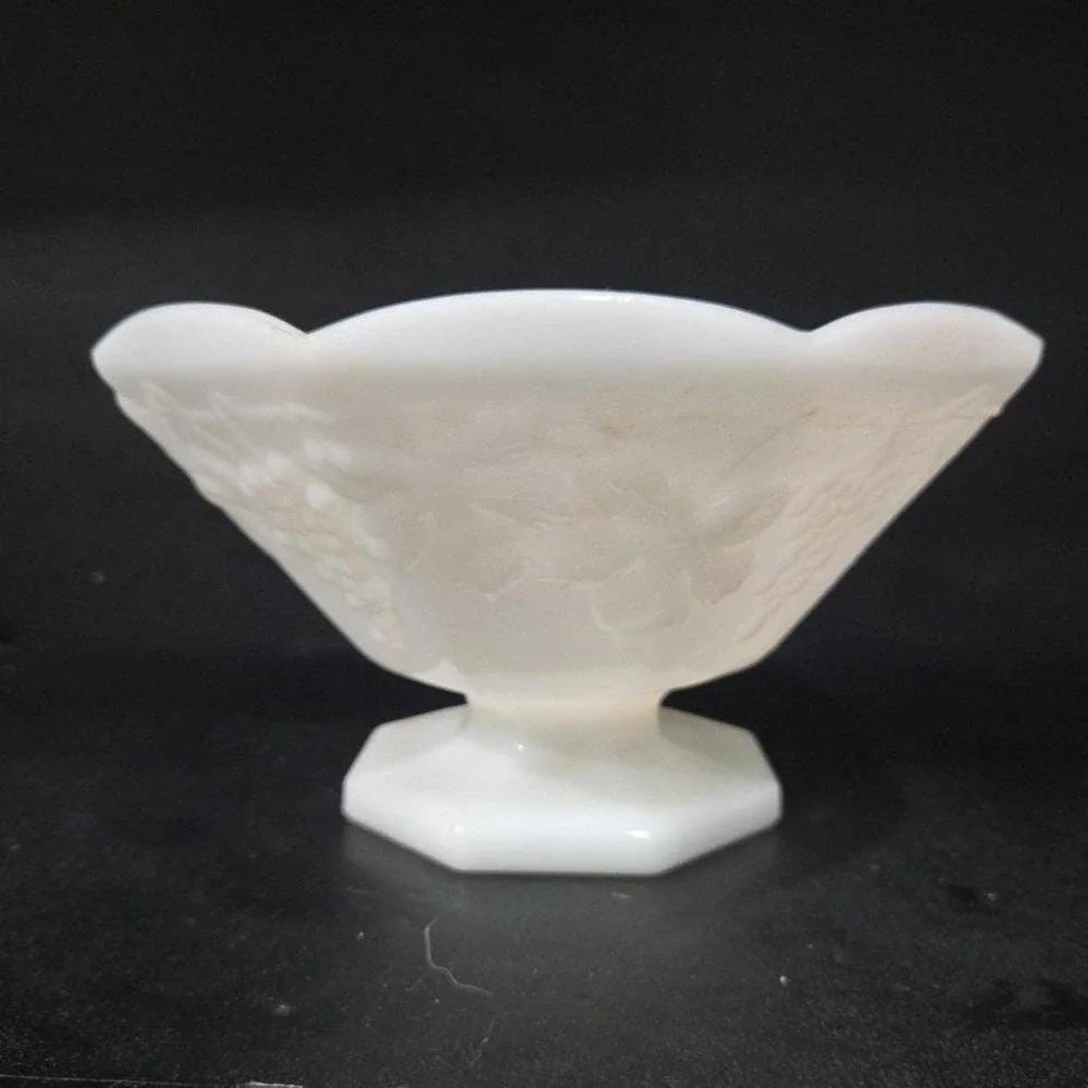 Anchor Hocking Harvest Grape Compote, Vtg Milk Glass Pedestal‎ Bowl, Centerpiece